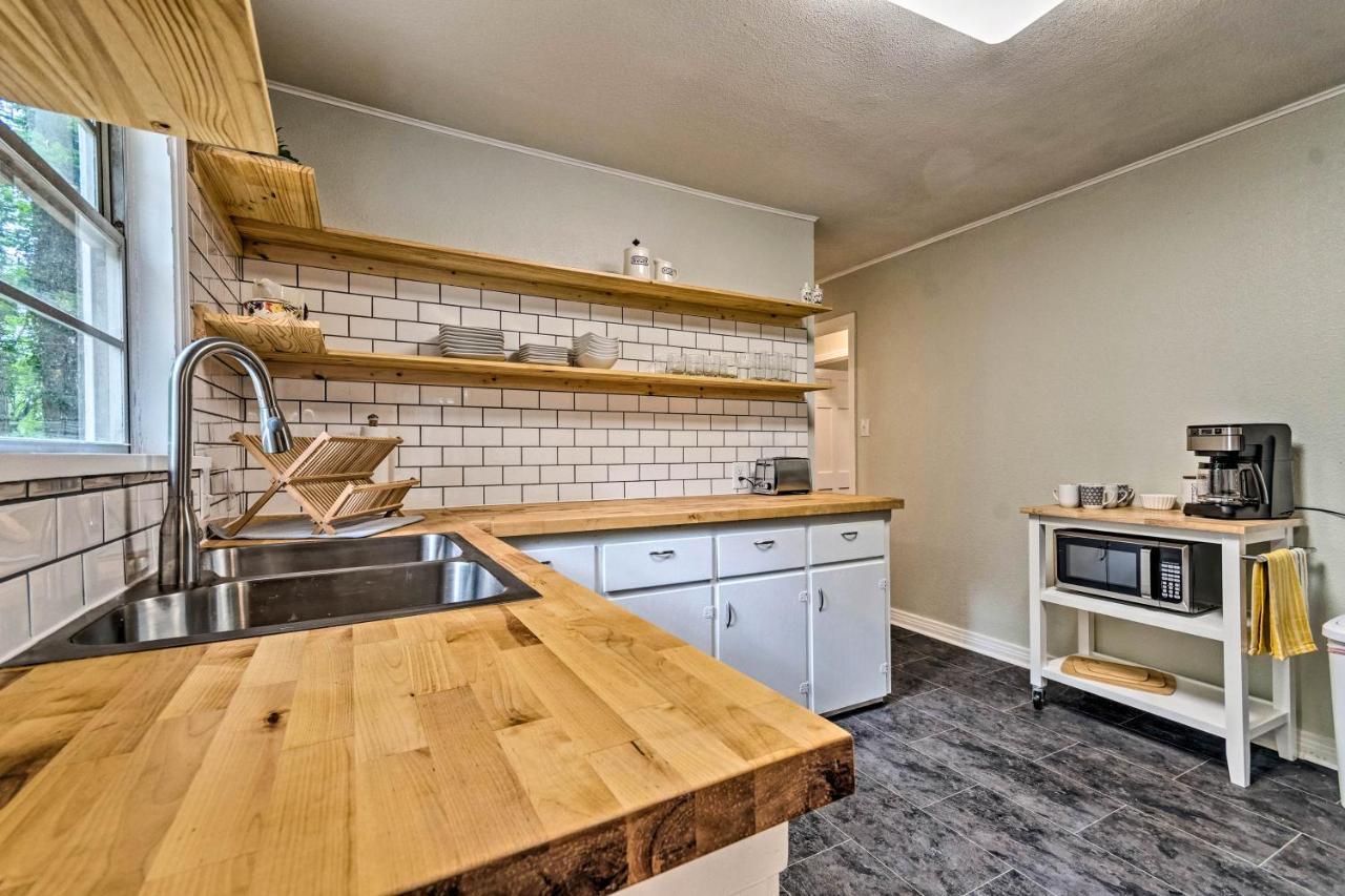 Centrally Located Hot Springs Home With Deck! Екстериор снимка
