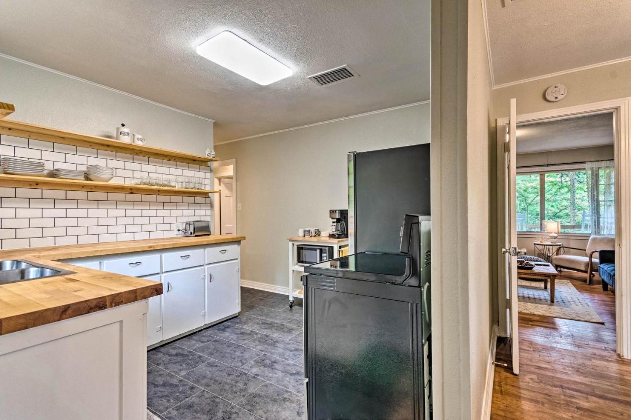 Centrally Located Hot Springs Home With Deck! Екстериор снимка